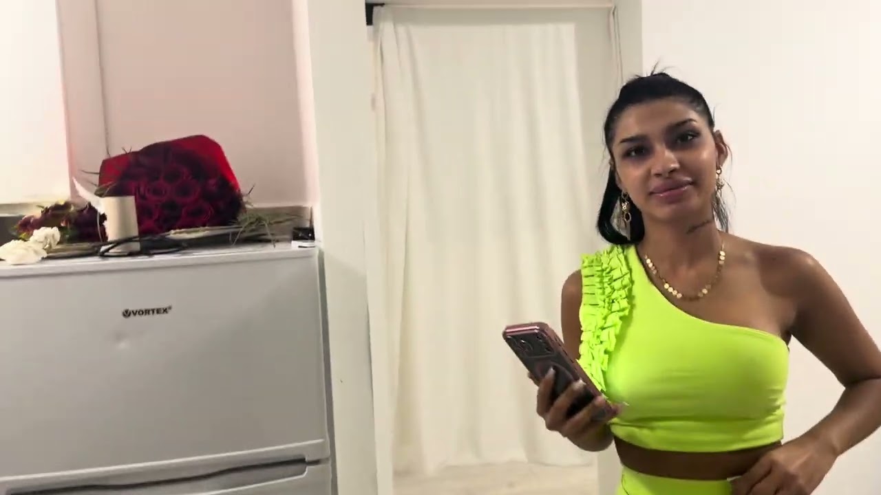 Probează rochiile și Leo in face mâncare de cartofi ! 