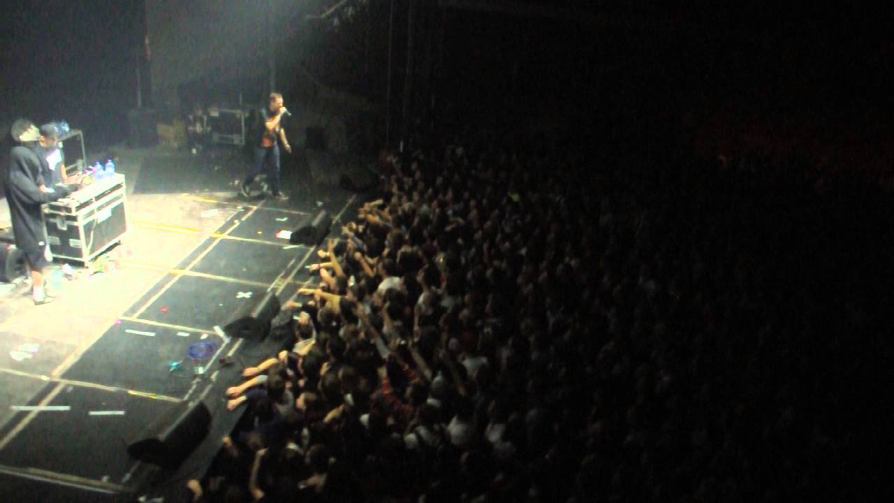 читает под хлопки OXXXYMIRON 19.10.2013 Москва @ PIPL