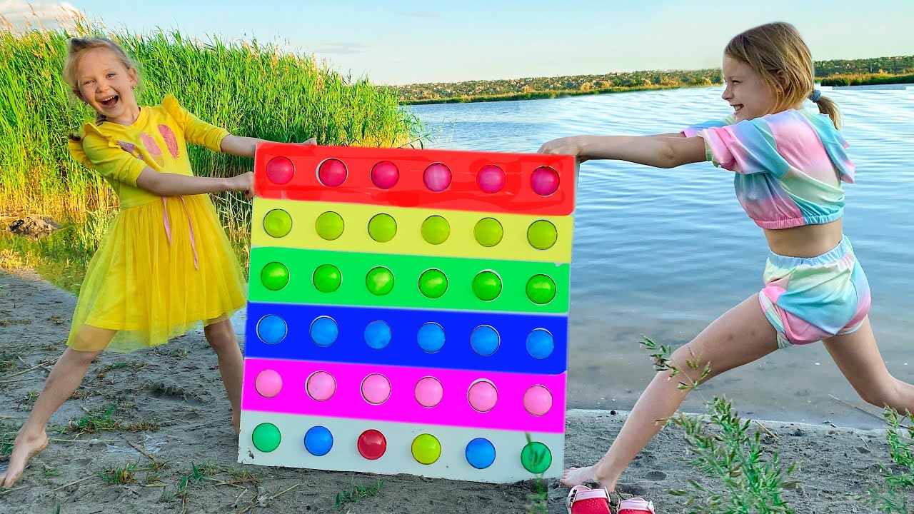 Настя и Марго играют в огромный Поп Ит Pop It Challenge