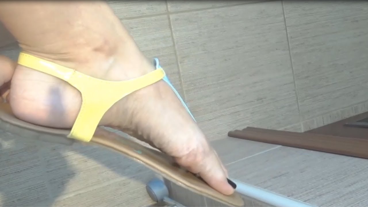 Sexy girl feet // pies de chica bonitos // piedi di bella ragazza