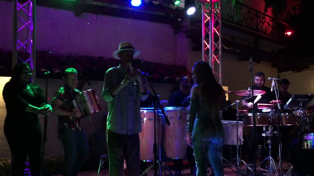 Samy y Sandra Sandoval Junto a Pacho Moreno (Flautín), Cuando un amor se aleja en vivo