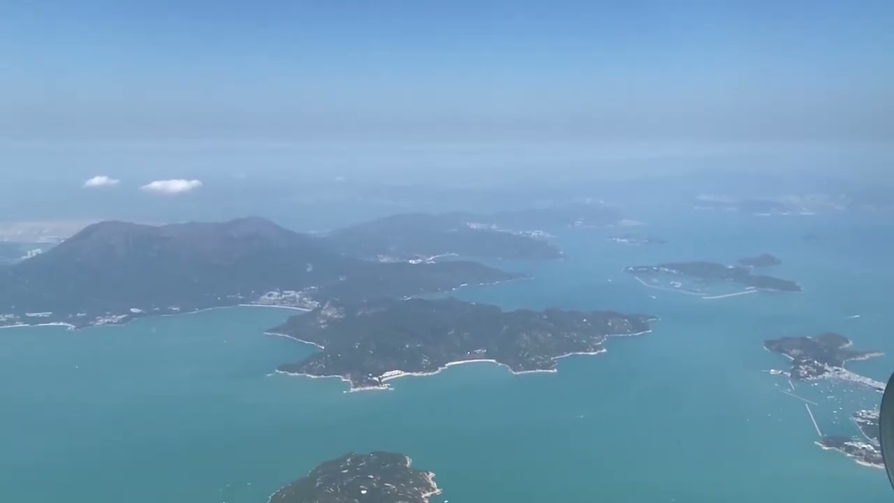 國泰A350-900降落香港赤臘角機場