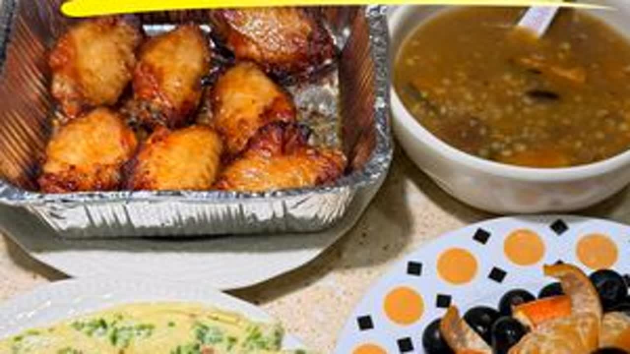 家有高三生，陪读妈妈好好做饭，做好后勤工作。提前预约了玉米碴子粥，用自己种的小香葱烙了鸡蛋饼，再配上滋滋冒油的鸡翅，都是闺女爱吃的。吃完饭和爸爸一起送她上学，这就是高三家庭最日常的陪伴。#陪读妈...