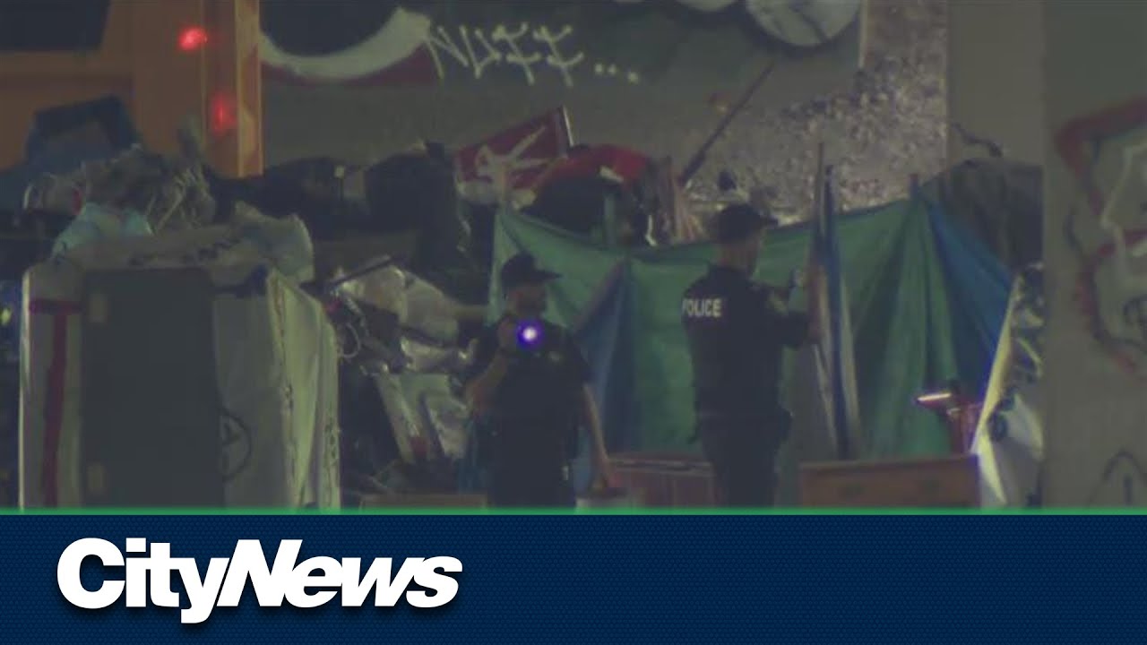 Homeless encampment under Montreal's Ville-Marie expressway dismantled