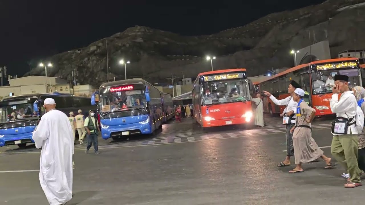 Waiting for bus at bab Ali | queue | lineup #subscribe #makkah