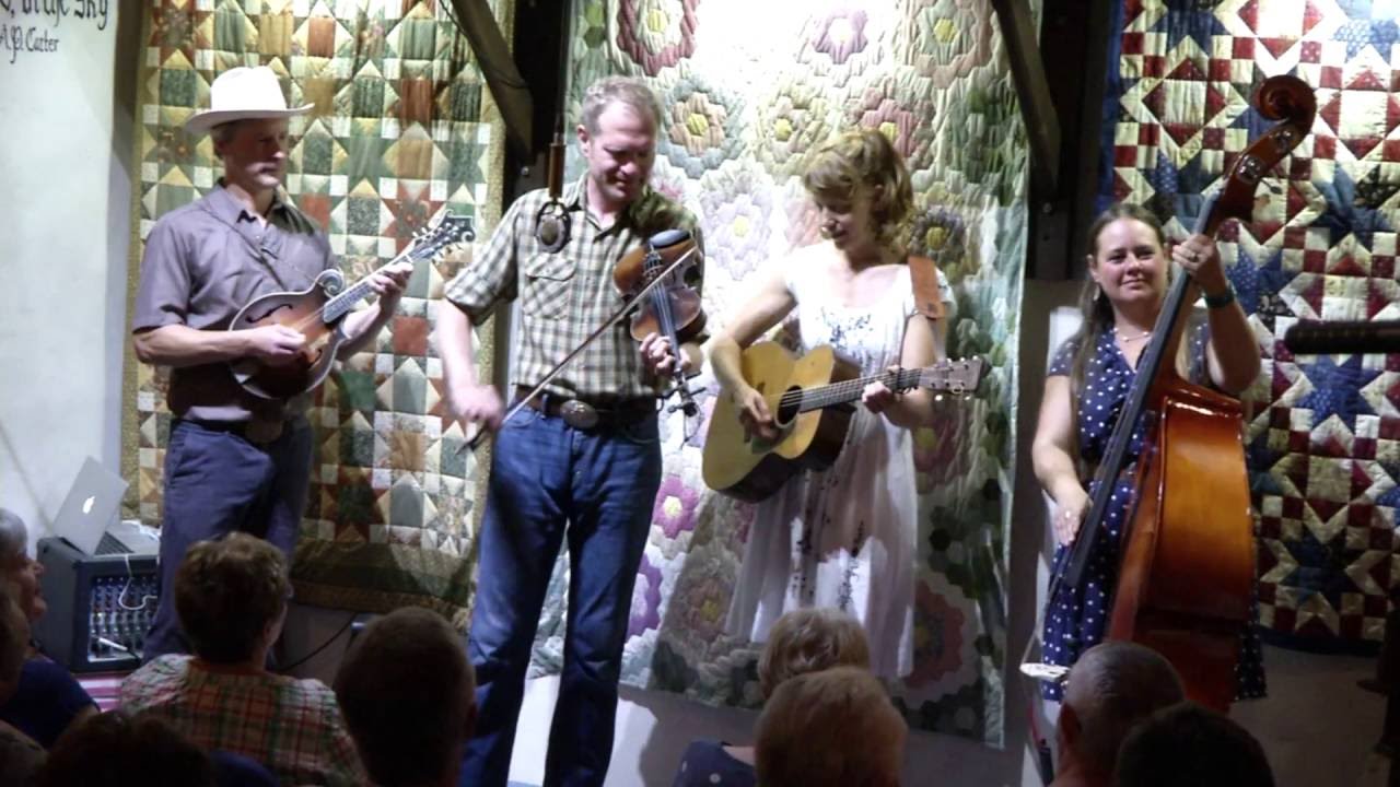 Golden Slippers :  Foghorn String Band @ The Red Room, Cookstown