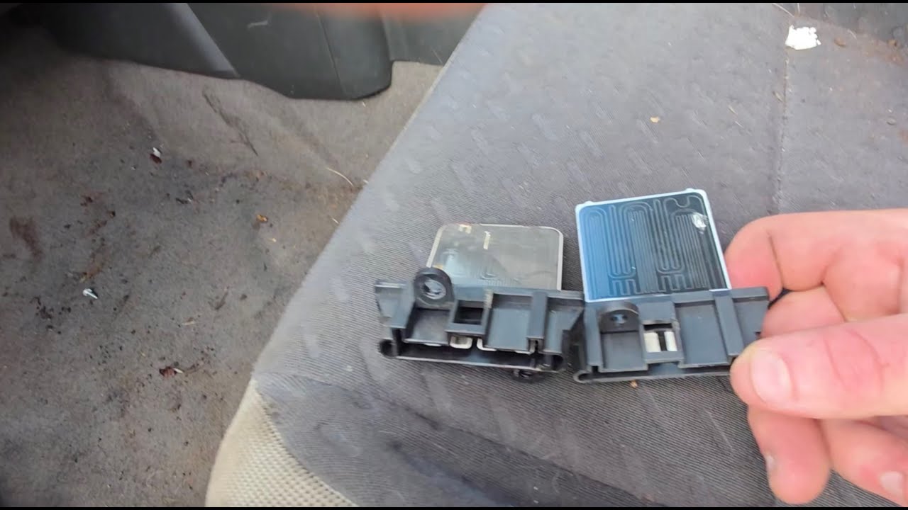 How to Remove & Replace Nissan X-Trail T30 Fan Speed Resistor