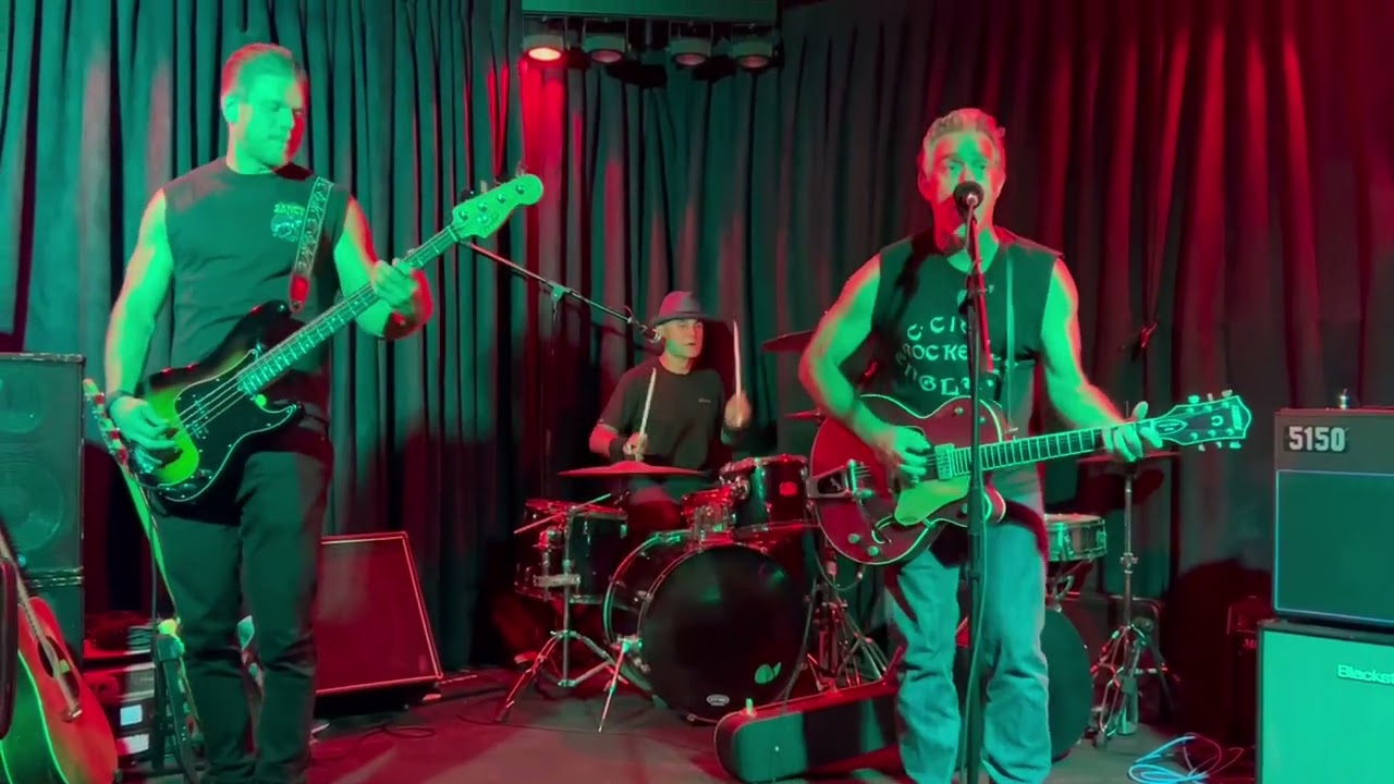 Rumble In Brighton - Stray cats (cover)