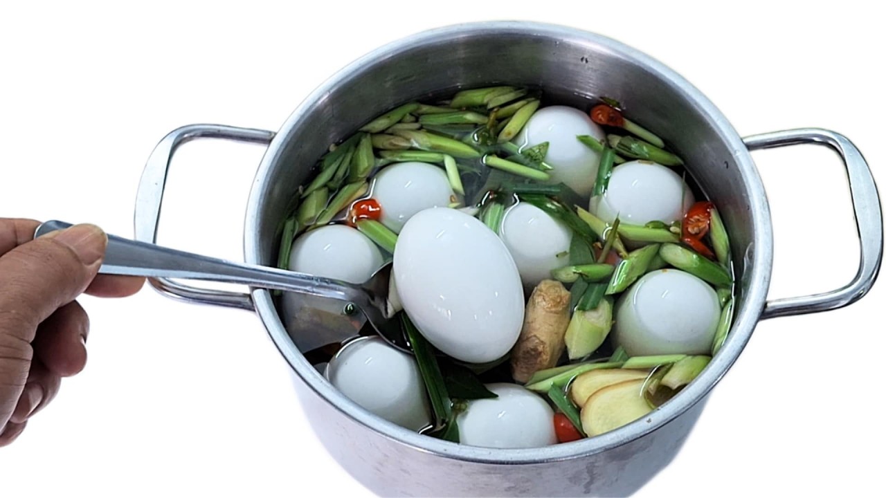 Cách luộc trứng vịt lộn thơm ngon hơn cả quán gấp 10 lần! Mẹo luộc vịt lộn để nguội không bị tanh 🥚?