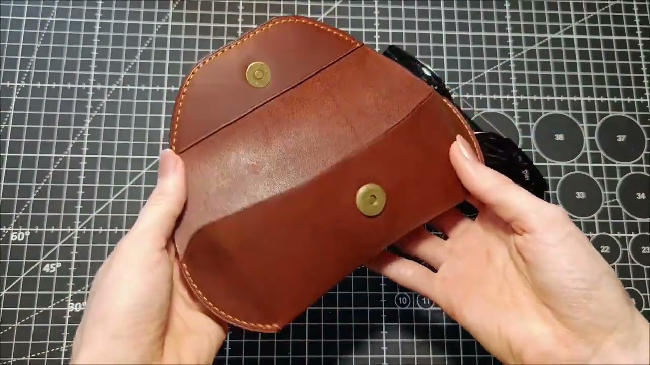 DIY Leather Glasses Case &ndash; PDF Pattern + Tutorial! 🕶️✂️