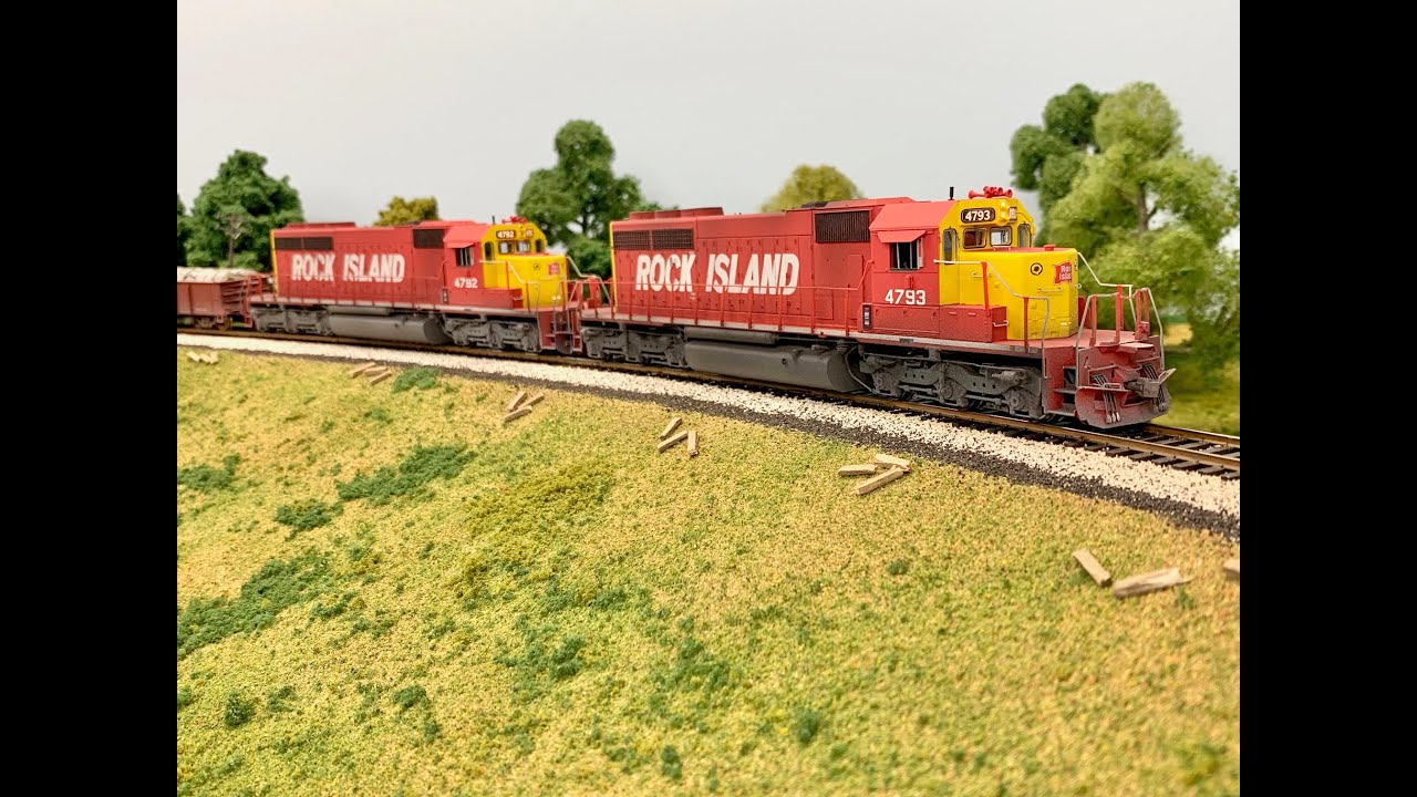 ScaleTrains SD40-2 Locomotives Power Rock Island Train #81