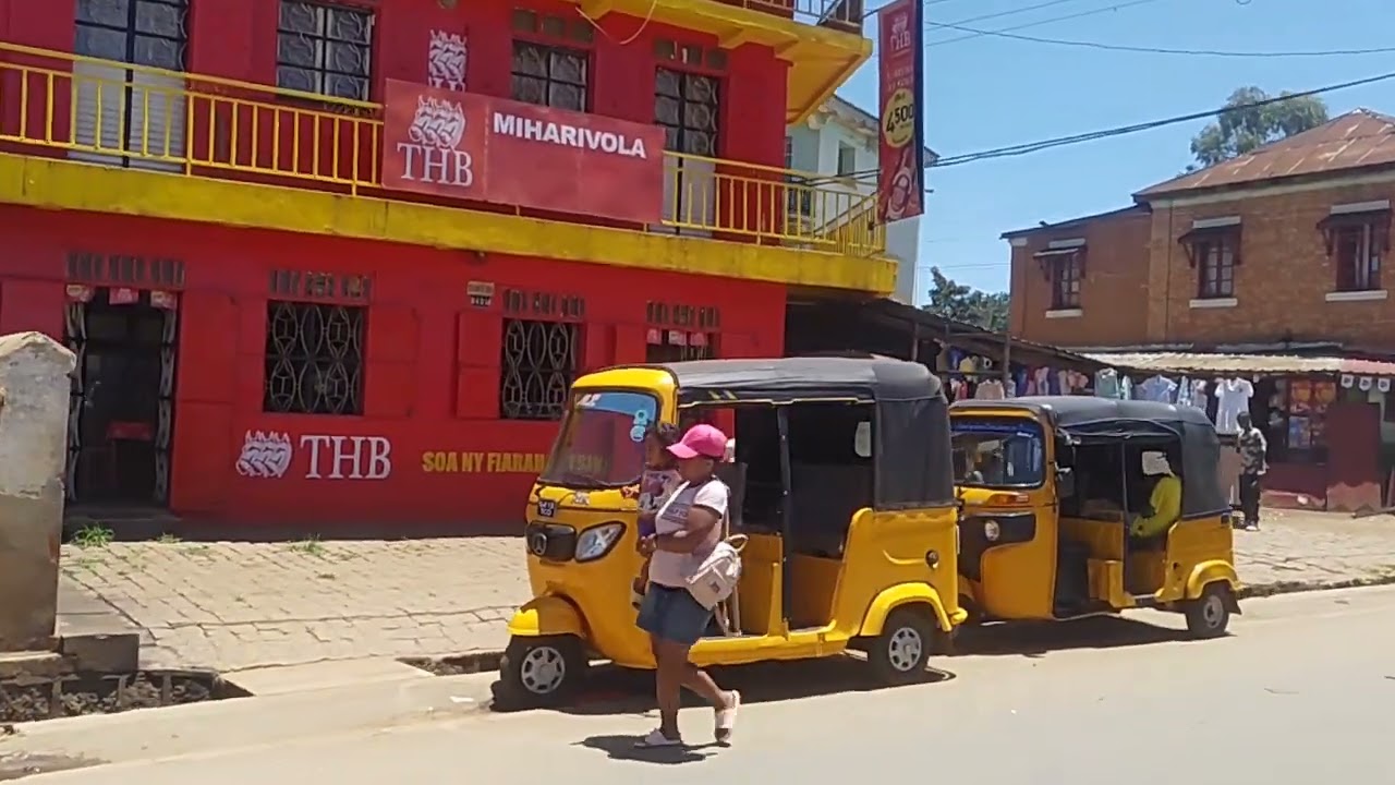 Ambohimena by Miarivola Mahazina to Antanivao Antsenakely - Streets view of Antsirabe Madagascar 