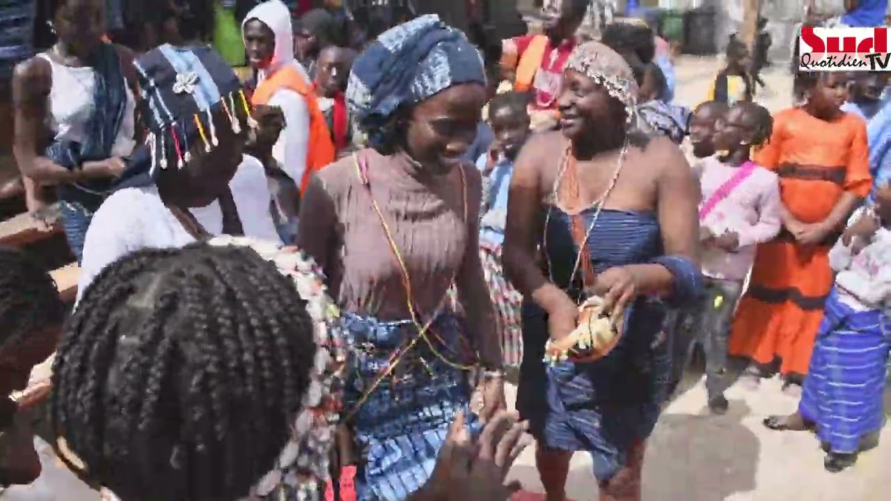 Ambiance célébration du Mardi Gras, au Lycée Hyacinthe Thiandoum de Grand Yoff