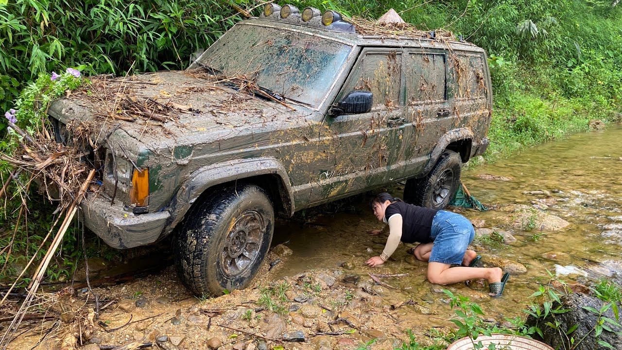 Girl's Challenge to Restart a Legendary Jeep Forgotten After Years of Abandonment
