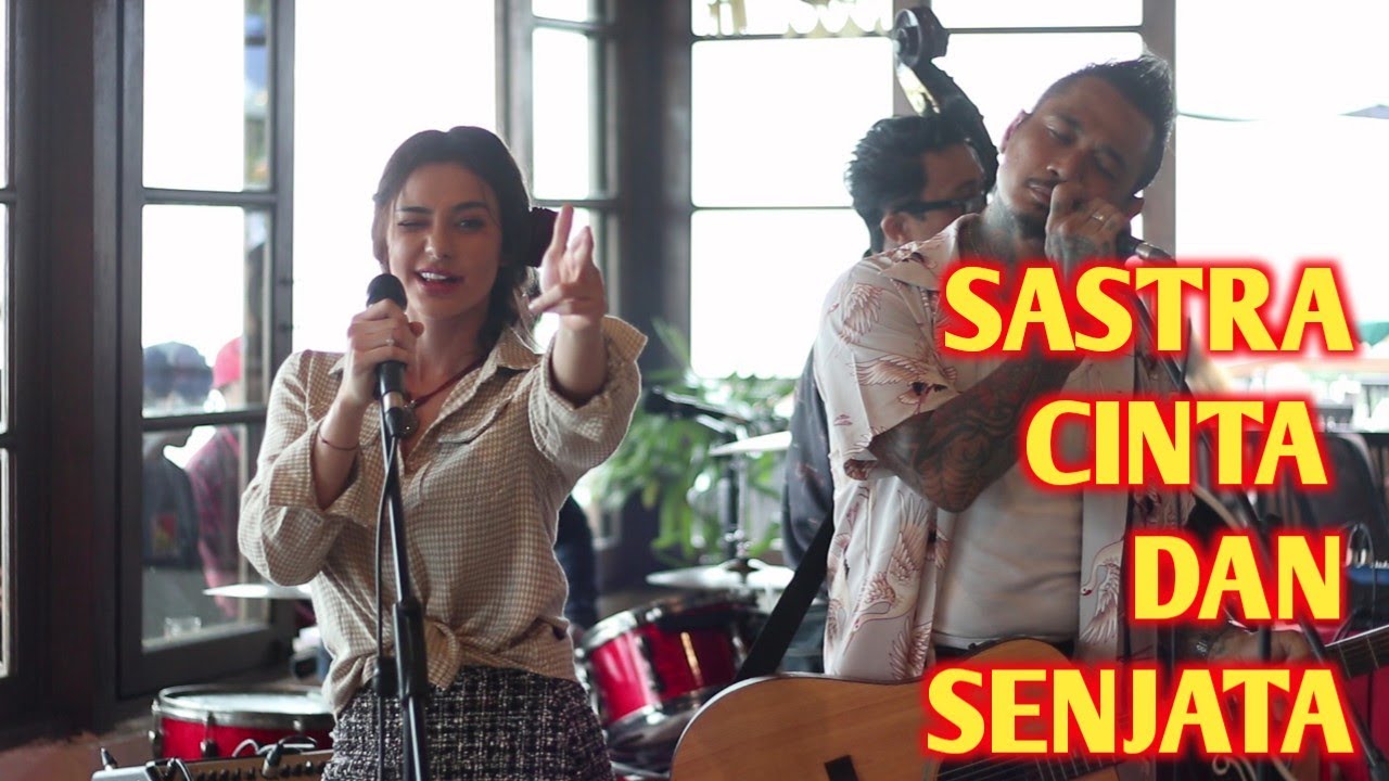 VLAMINORA - SASTRA CINTA DAN SENJATA