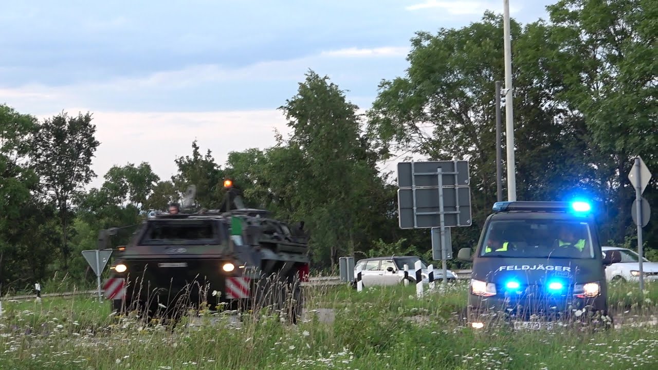 3 FuStW Feldjäger Hilden + 5 TPz Fuchs + 7 LKW + Begleitfahrzeug Pionierbatallion Holzminden in Bonn