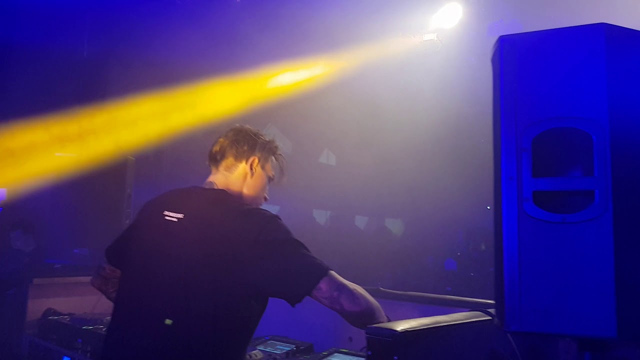 Blasterjaxx - Suavemente/ID (live @ Neuraum)