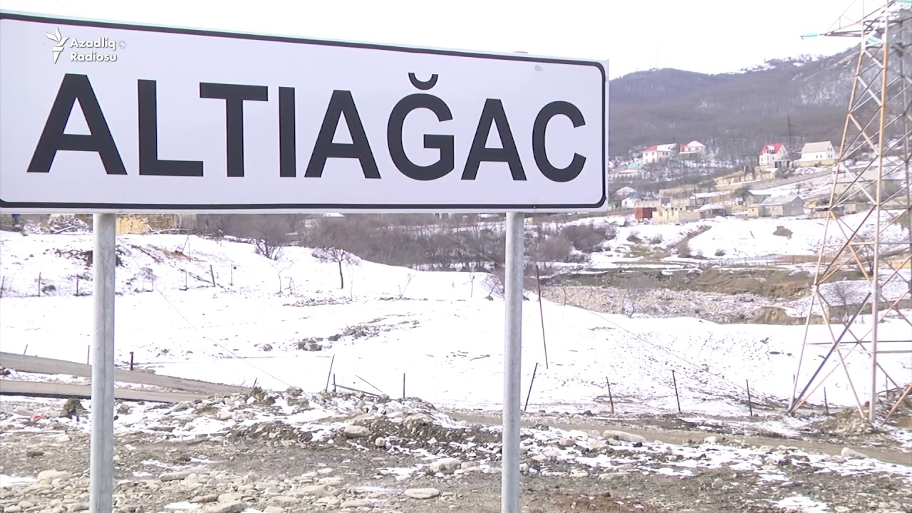 Bu kənddə bir çox evlərin üstündə 'Satılır' elanı görmək olar