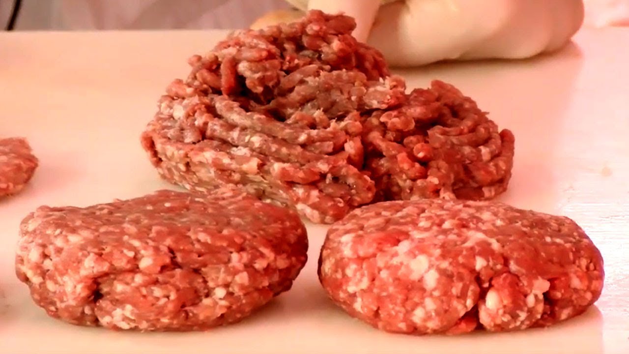Pljeskavica i burger nisu isto. Evo u čemu se sve razlikuju.