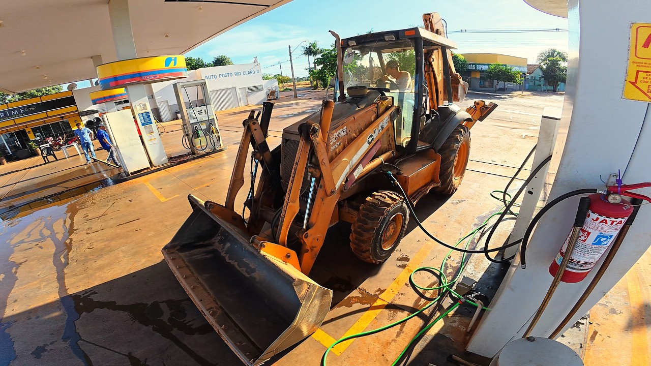 POV - Abastecendo uma Retroescavadeira: Quanto Custa Encher o Tanque? | Gas Station 4K