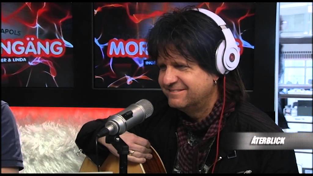 Kee Marcello spelar 