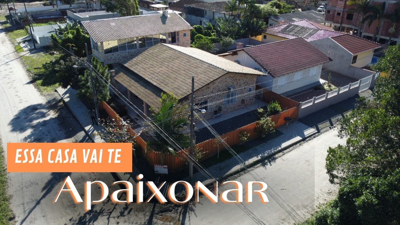 Linda CASA de Esquina com 5 quartos na MELHOR PRAIA de Santa Catarina- Itapoá será o seu novo LAR!