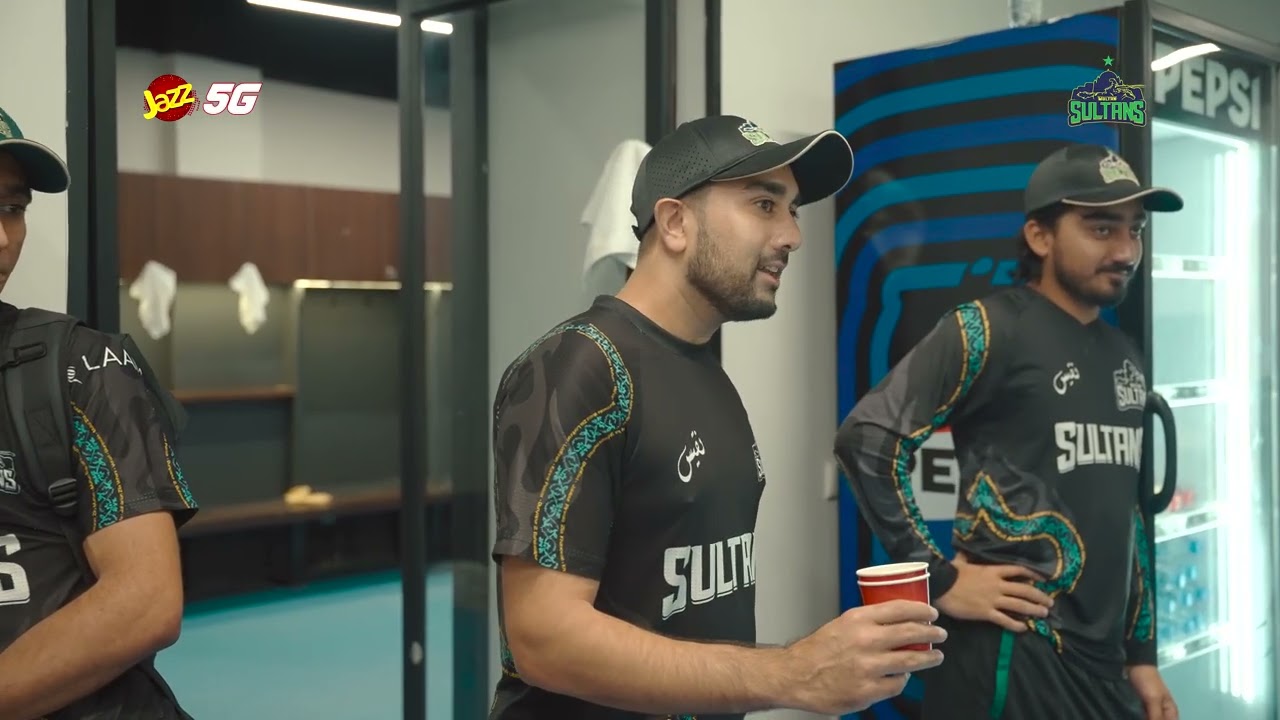 Momin Qamar takes 3/24 on his debut | Dressing Room Moment | Tabraiz Shamsi | Momin Qamar