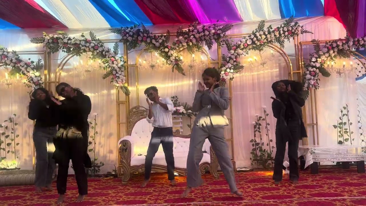 शादी में दुल्हन की बहनों का crazyfunny dance // #lohardagavlog #dance #wedding # YouTube video 