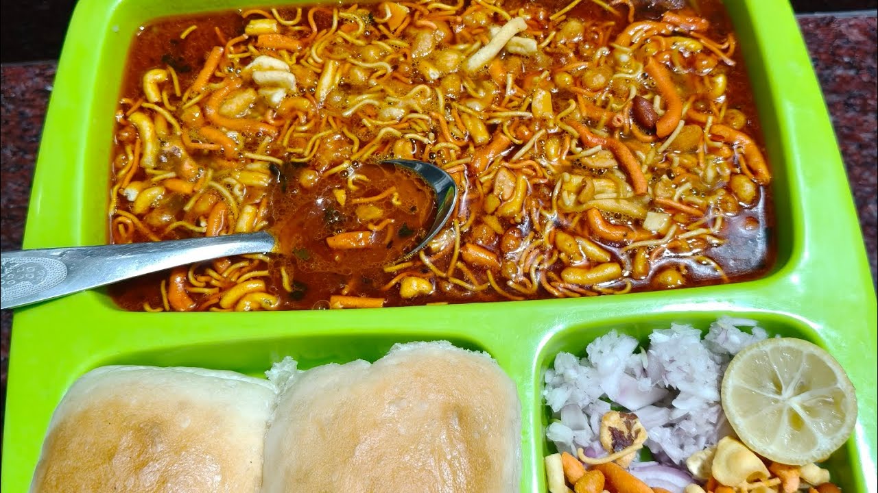 #Maharashtra special misal pav#famous #food #cooking #yummy #savita Jadoun 7261