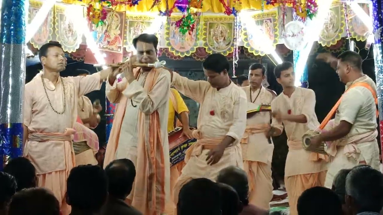 মন মাতানো কির্তন করলেন, গোপাল কৃষ্ণ সম্প্রদায় মন ভরে গেল।বরিশাল। মোঃ০১৭১২৭২৫৪৩১