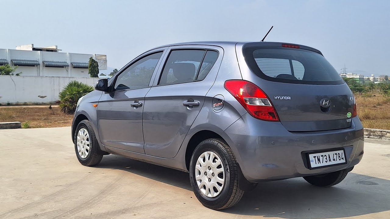 hyundai I20 showroom condition for details call 9843311008,7418611008 