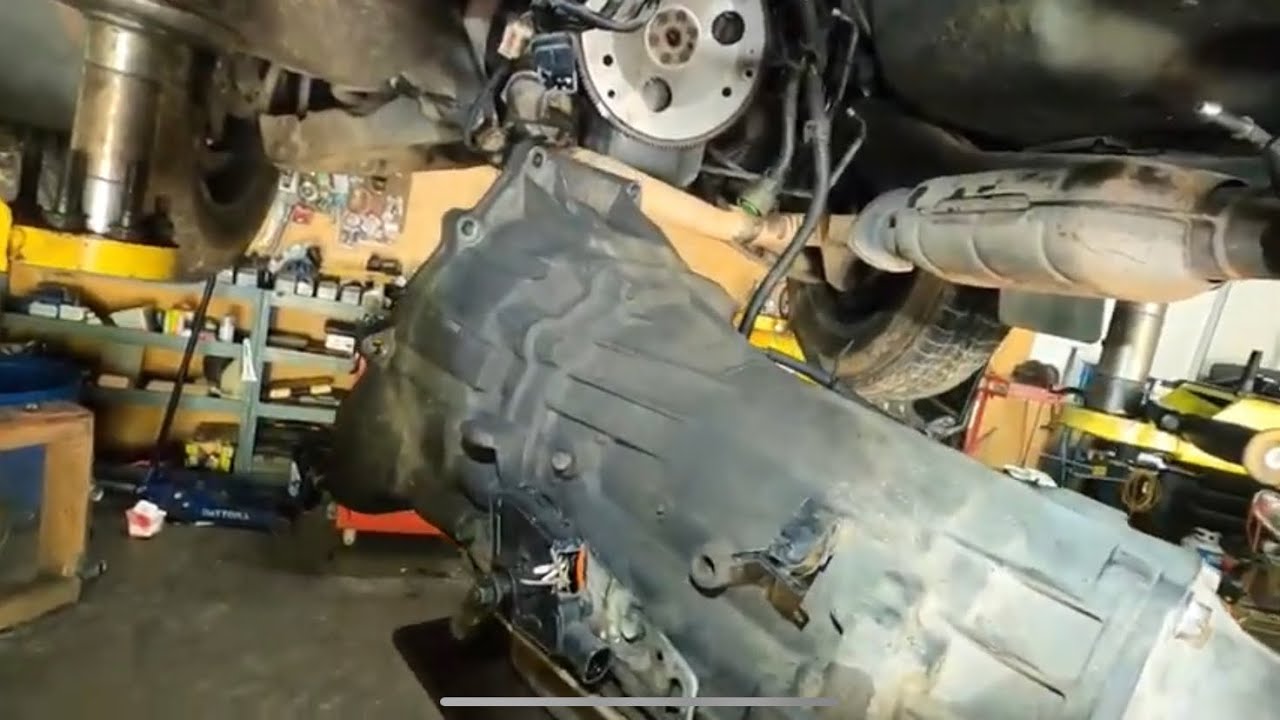 Como  quitar una transmission automatica de un una Izusu Hombre o chevy s10  motor 2.2