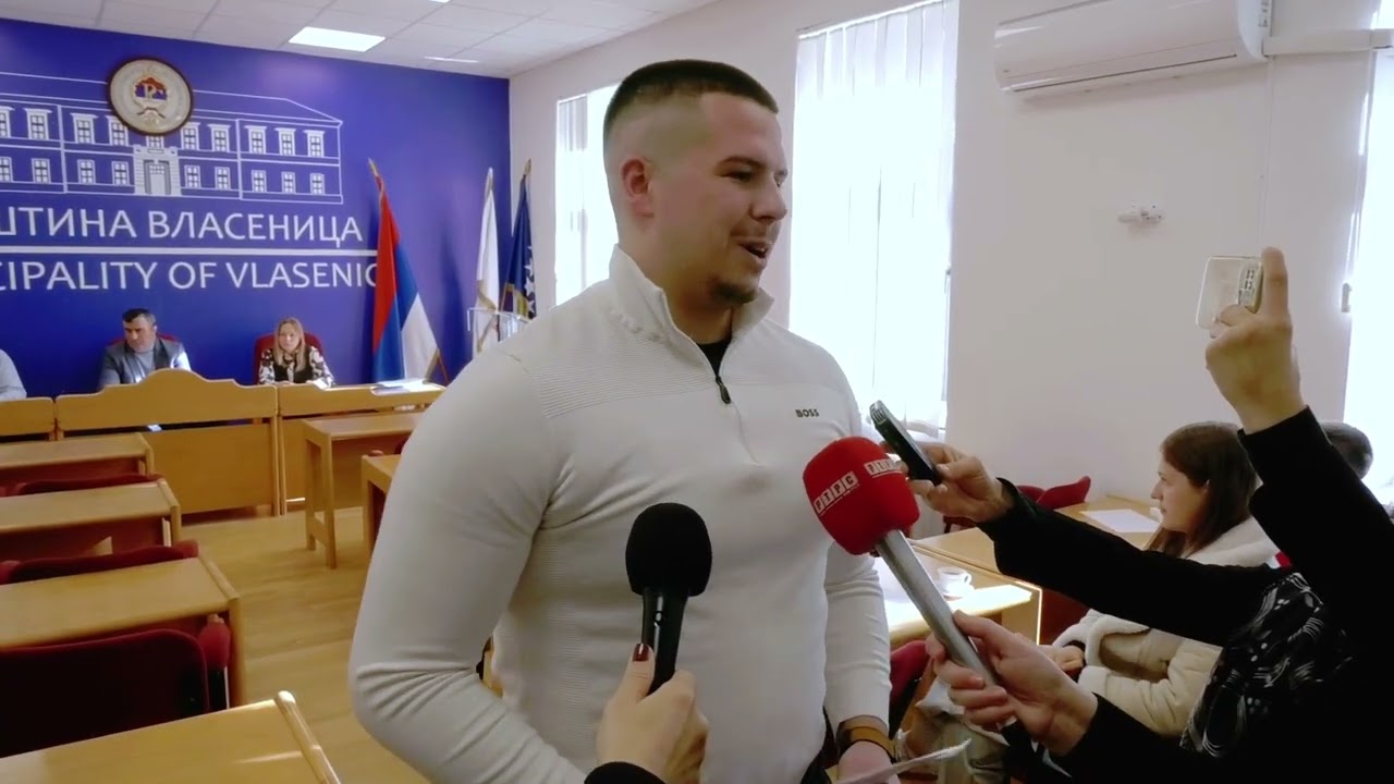 ПОТПИСAНИ УГОВОРИ ЗА ОПШТИНСКЕ СТИПЕНДИЈЕ  У ВЛАСЕНИЦИ