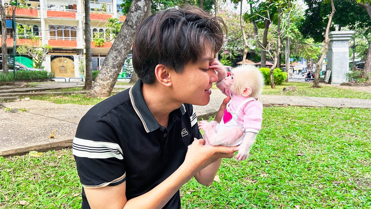 (Full Video) Monkey Baby Molly enjoys the moment when Dad makes her feel truly loved