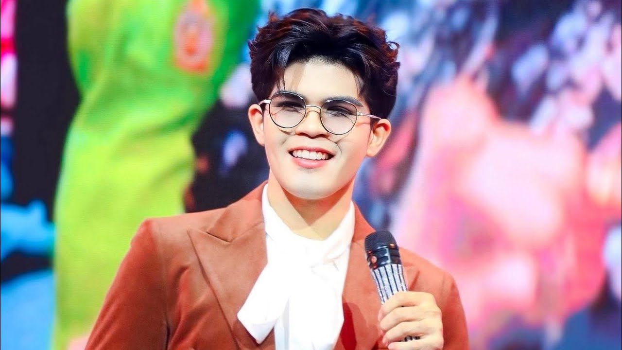 มินิคอนเสิร์ต ไรอัล กาจบัณฑิต ศิลปาชีพประทีปไทย OTOP หลอมดวงใจด้วยพระบารมี ชาเลนเจอร์ 1-3 13/8/2025