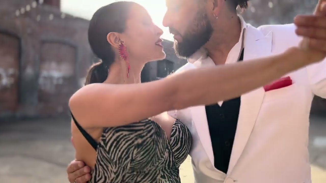 Hugo Patyn & Celina Rotundo Music by @rebeccacherry Por una cabeza