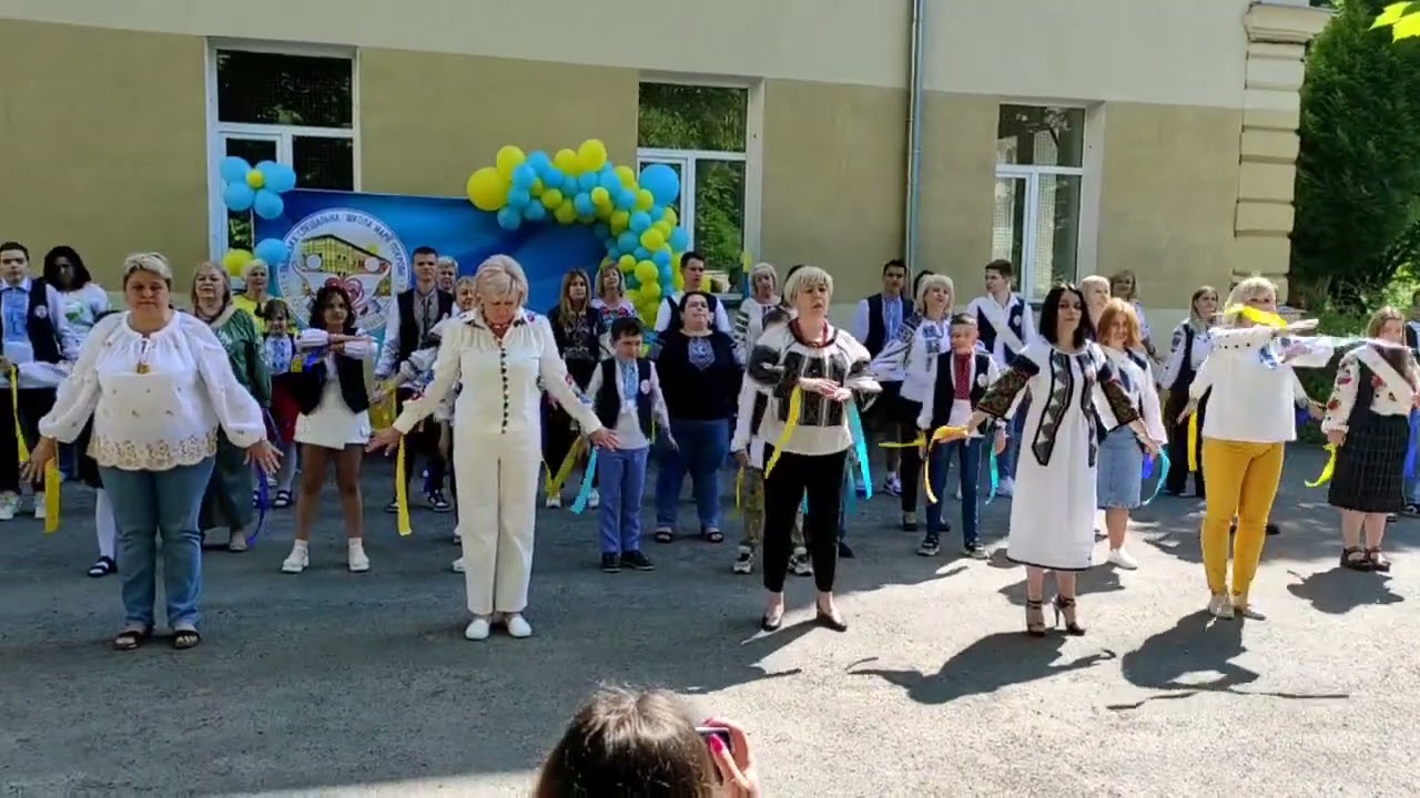 Флешмоб до свята Останнього дзвоника