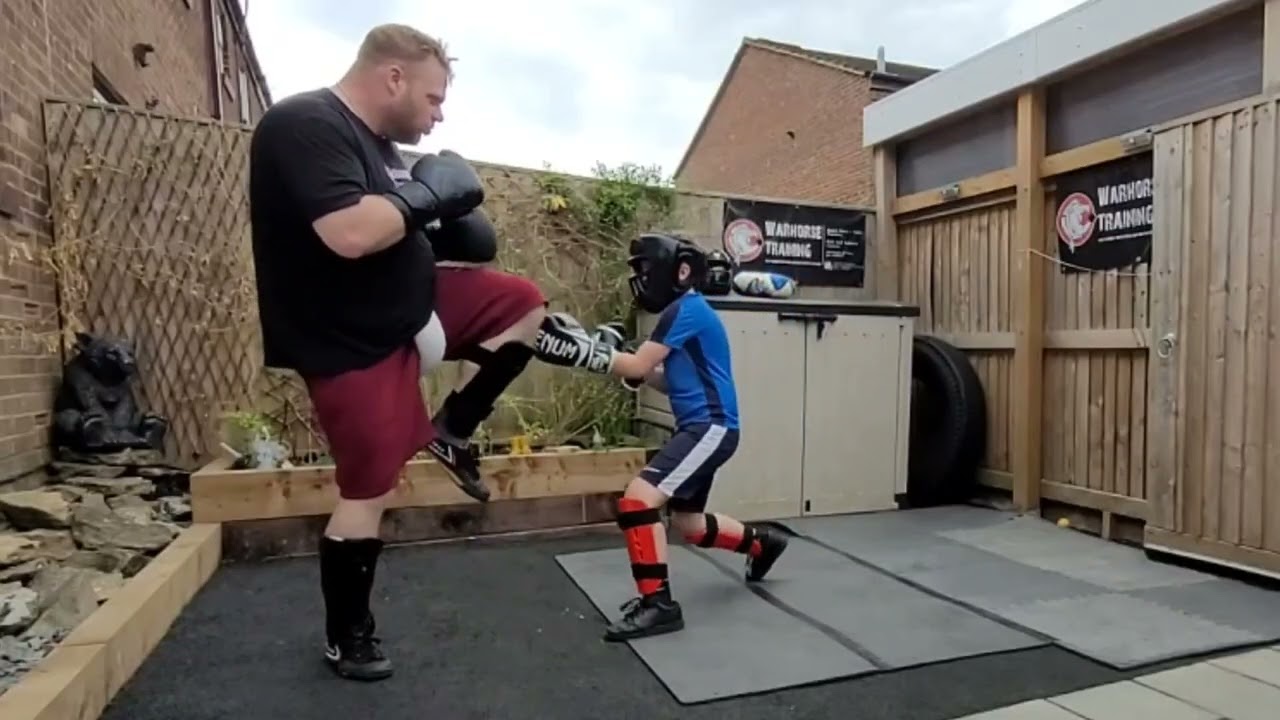 Child Frustration Training: Sparring // Snake Kick, Reverse Roundhouse Kick & Muay Thai Low Sweep