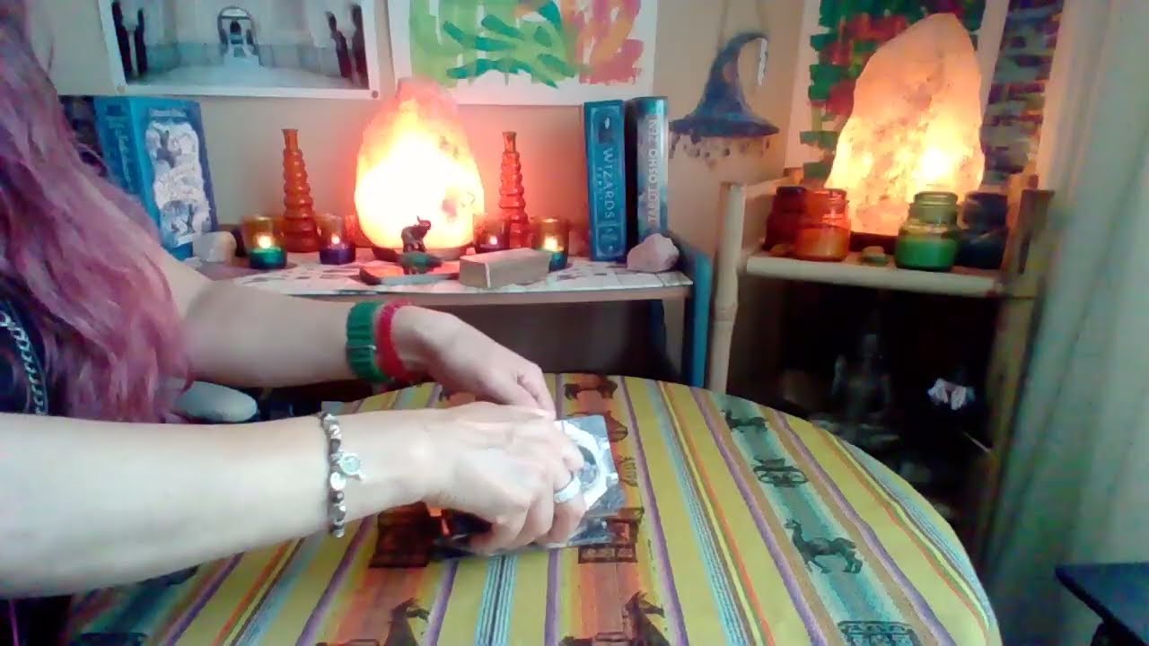 ARIES!!🔮Presta atenci&oacute;n a las ofertas que te lleguen!! Alguien gusta de ti, te tomar&aacute; por sorpresa!!