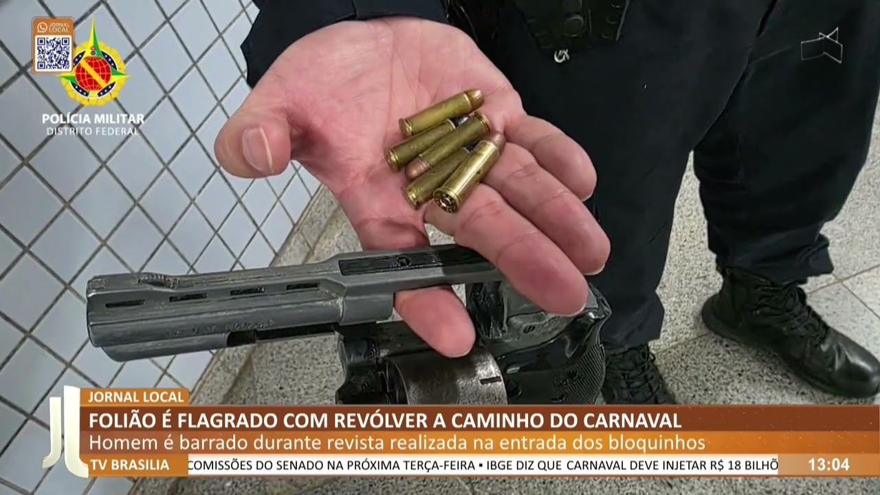 JL - Folião é flagrado com revólver a caminho do carnaval
