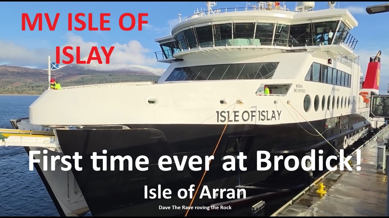 Сегодня яхта MV ISLE OF ISLAY — впервые в Бродике! Arran@davetheraverovingtherock