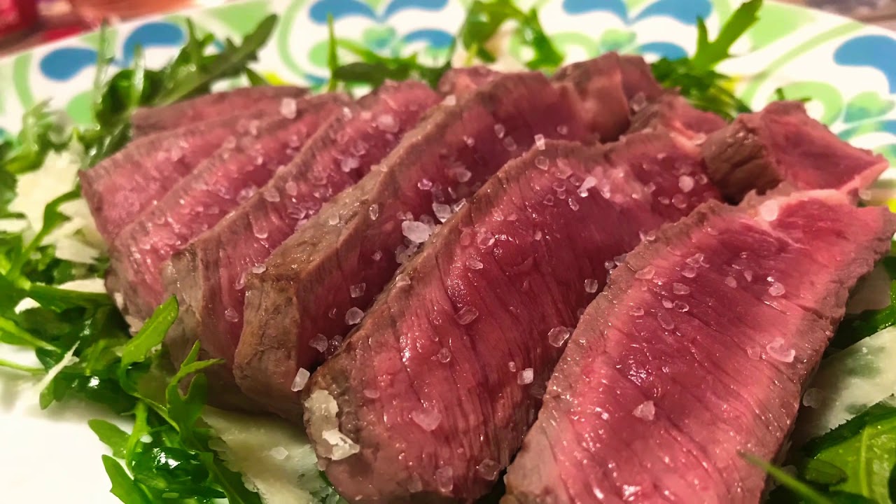 TAGLIATA DI MANZO CON RUCOLA E SCAGLIE DI GRANA