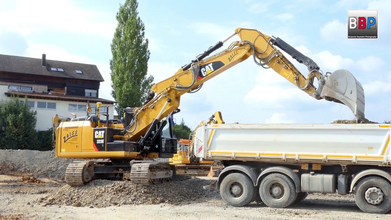 CATERPILLAR 323E L & Trucks, Abbruch Kaufland Backnang, Germany, 04.09.2018.