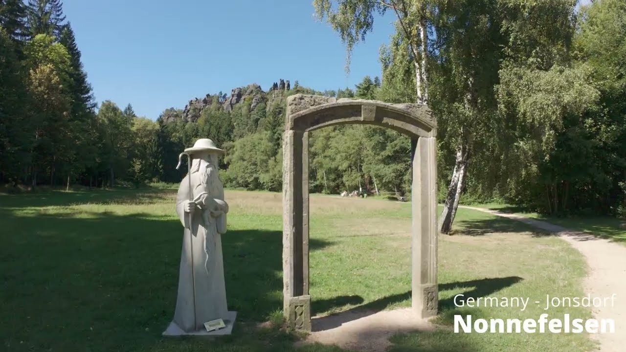 Zadr&aacute;tovan&aacute; jepti&scaron;ka (Nonnensteig) &ndash; Jonsdorf, Německo