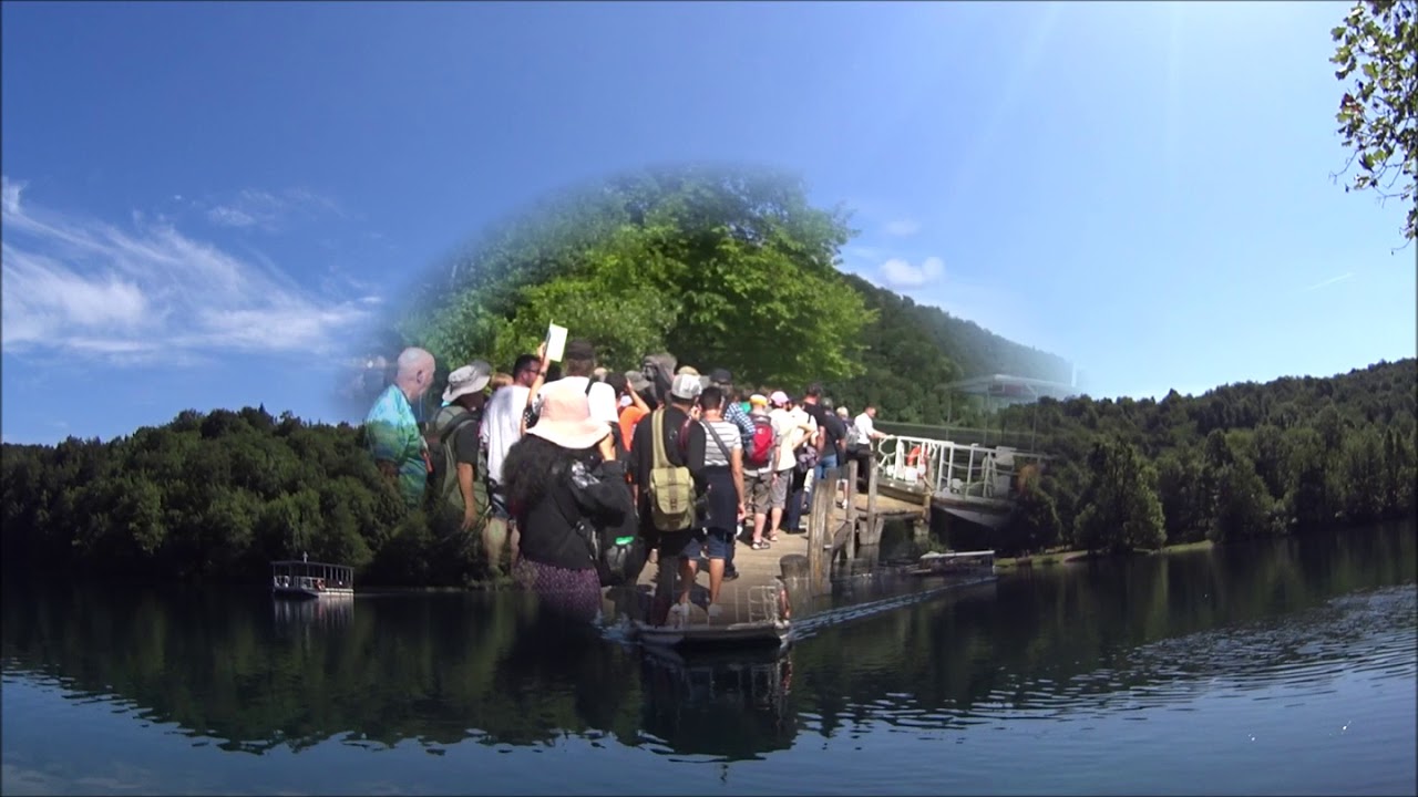 In moto ai laghi di Plitvice.