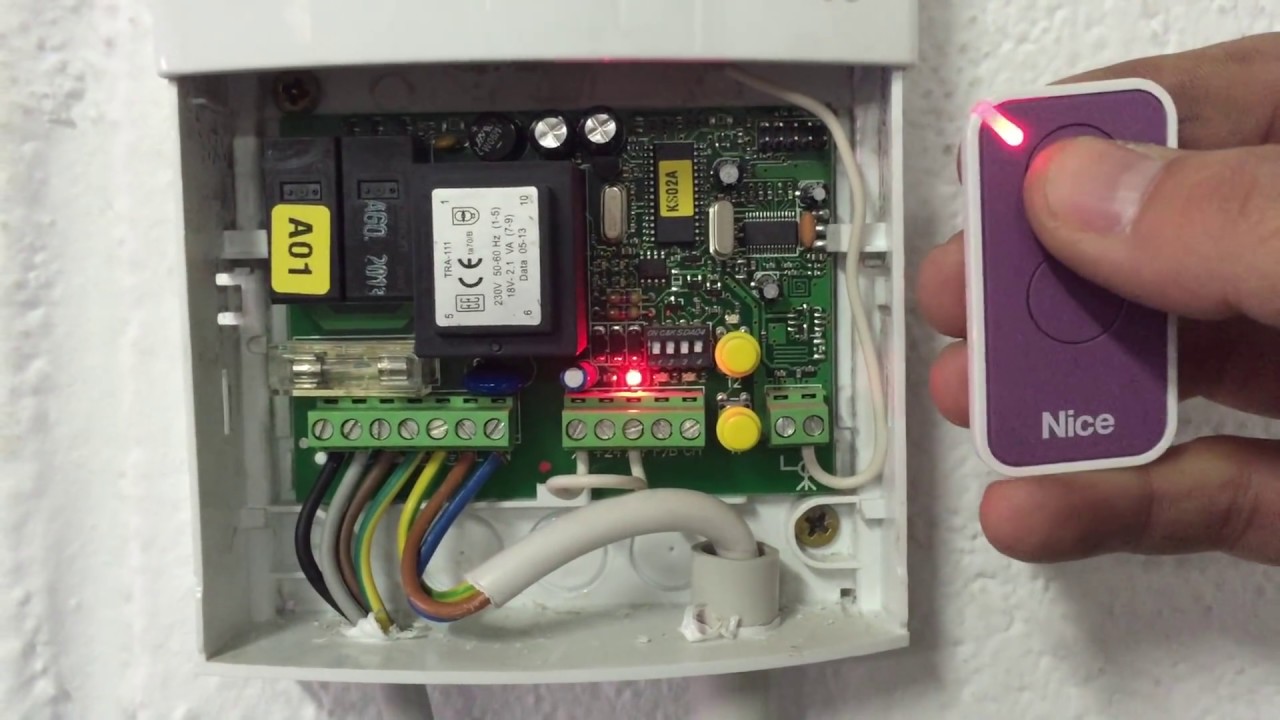 www.motoresparapuertas.com         Reset y grabación de emisor inti en  cuadro A01 Nice