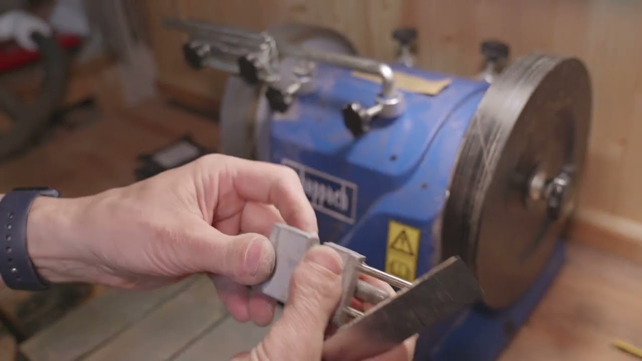 Sharpening a Chisel (Scheppach Tiger 2000S)