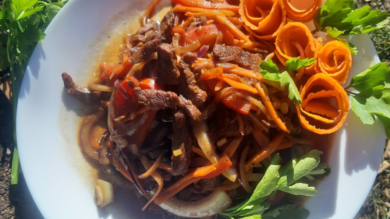 Schweinefleisch auf Asiatische Art. Zubereitet in einen Kazan/Wok