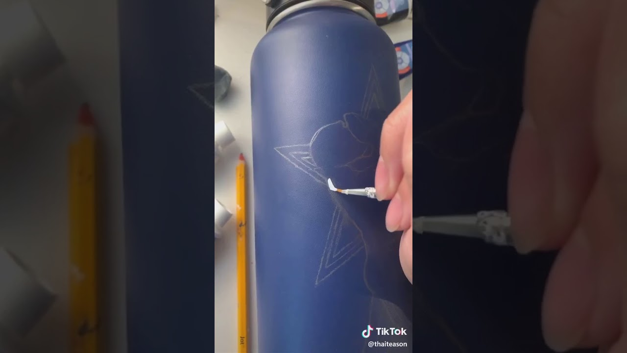TikTok - Painting Dallas Cowboys on a Hydroflask (@thaiteason)