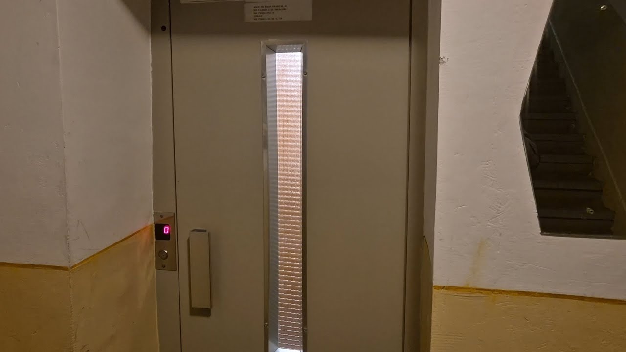 Nice modernized 1981 IFMA 2-speed traction elevator @ Bulevardul Unirii 41, sc.1, Focșani, RO